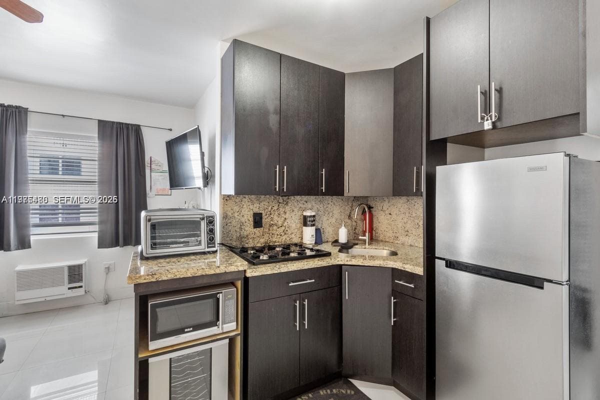 335 Ocean Dr # 310, Miami Beach FL 33139