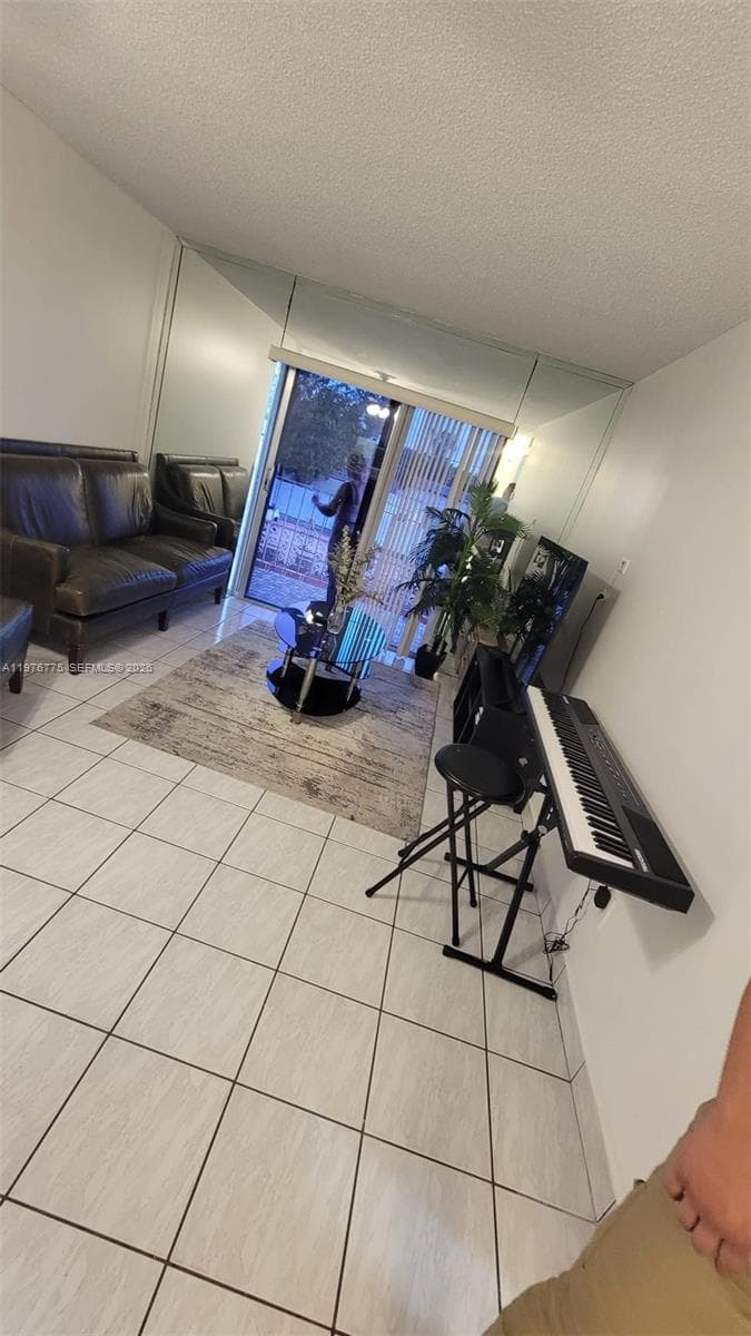 6820 W Flagler St # 207, Miami FL 33144