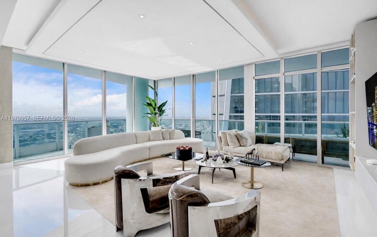 900 Biscayne Blvd, Miami FL 33132