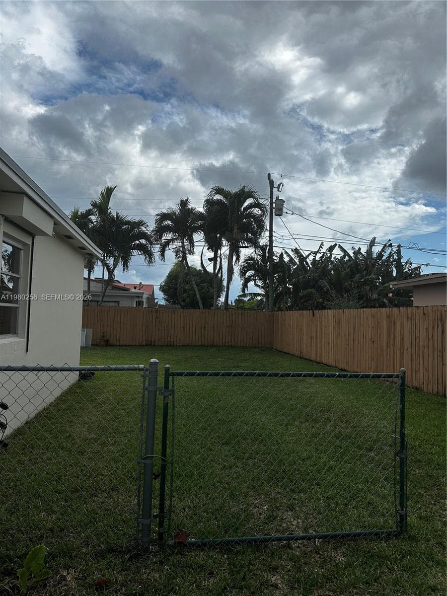 7540 SW 37th St, Miami FL 33155