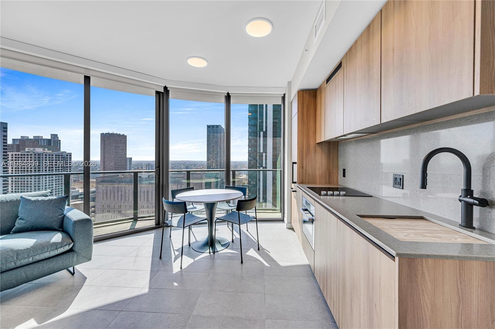 121 NE 5th St # 3005, Miami FL 33130
