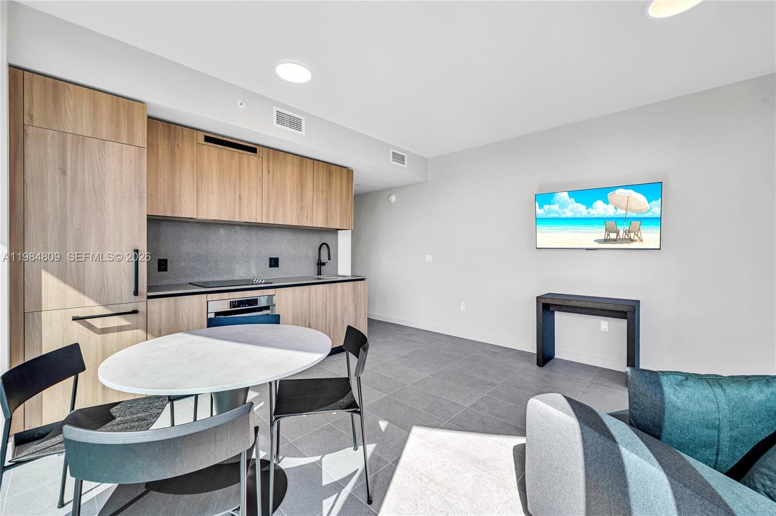 121 NE 5th St # 3005, Miami FL 33130