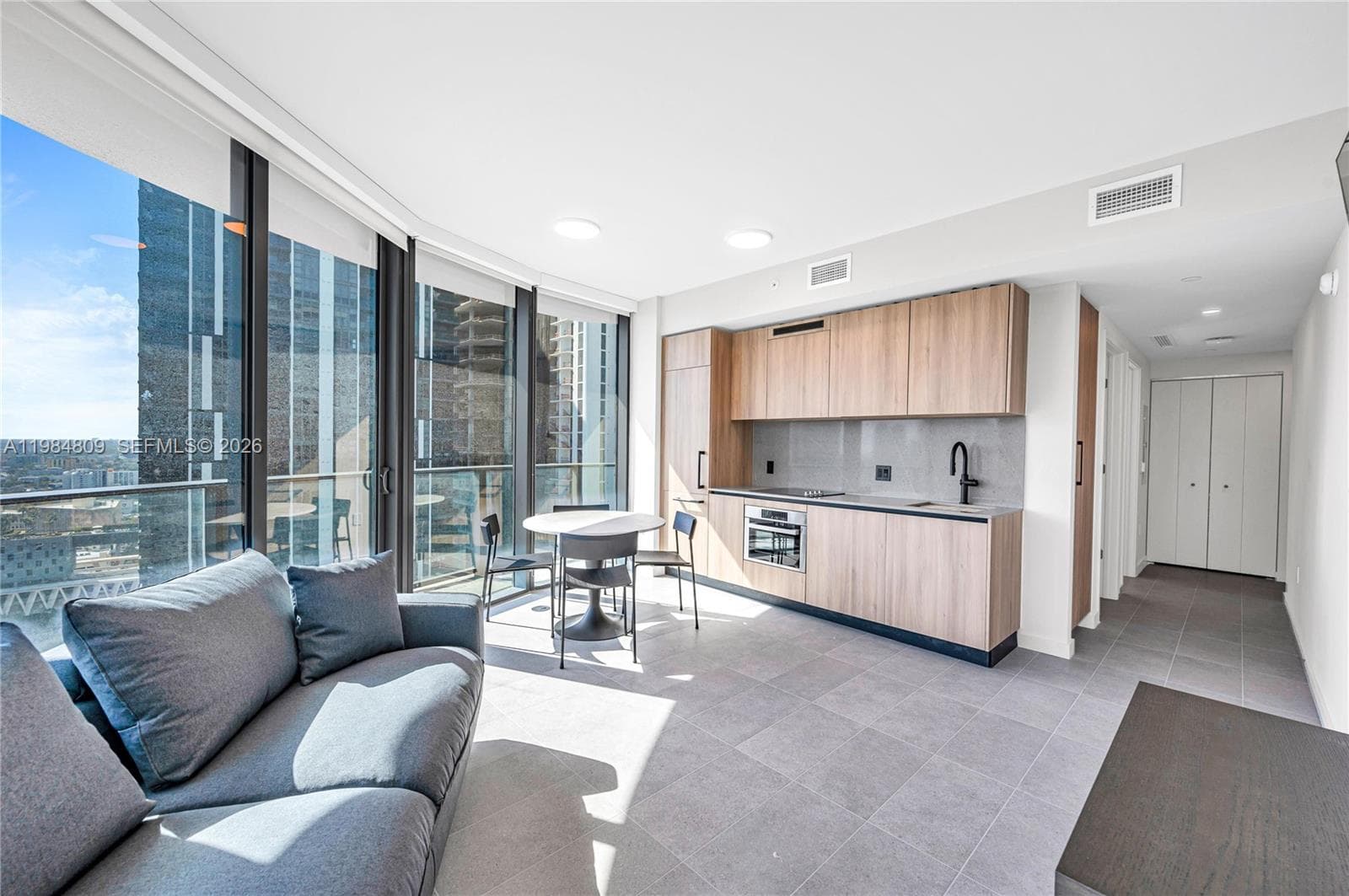 121 NE 5th St # 3005, Miami FL 33130
