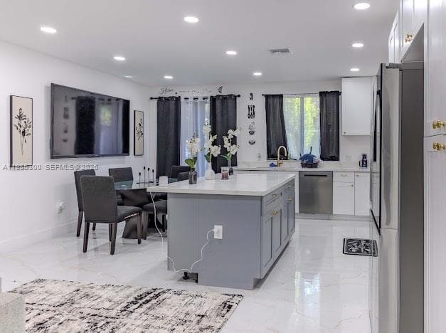 666 NE 164th Ter, Miami FL 33162