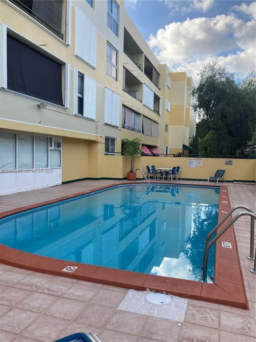 8321 NW 7th St # 307, Miami FL 33126