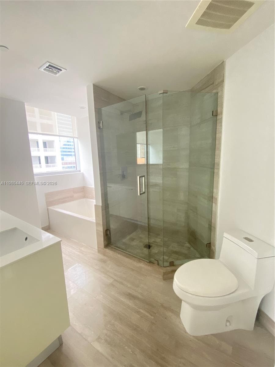 1300 Brickell Bay Dr # 1903, Miami FL 33131