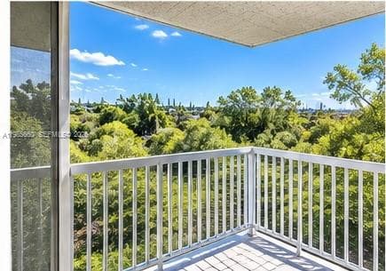 9180 Fontainebleau Blvd # 401, Miami FL 33172
