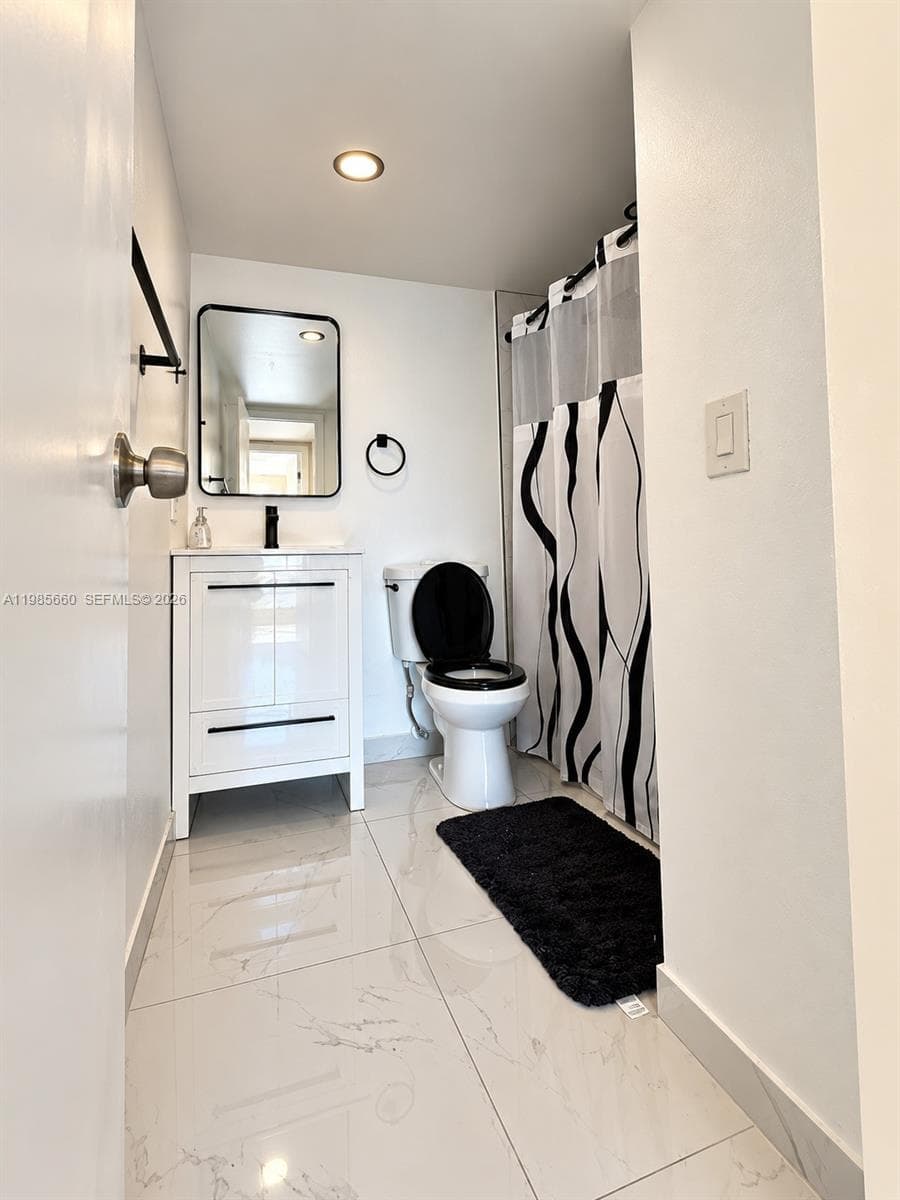 9180 Fontainebleau Blvd # 401, Miami FL 33172
