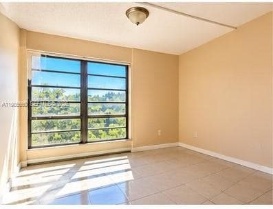 9180 Fontainebleau Blvd # 401, Miami FL 33172