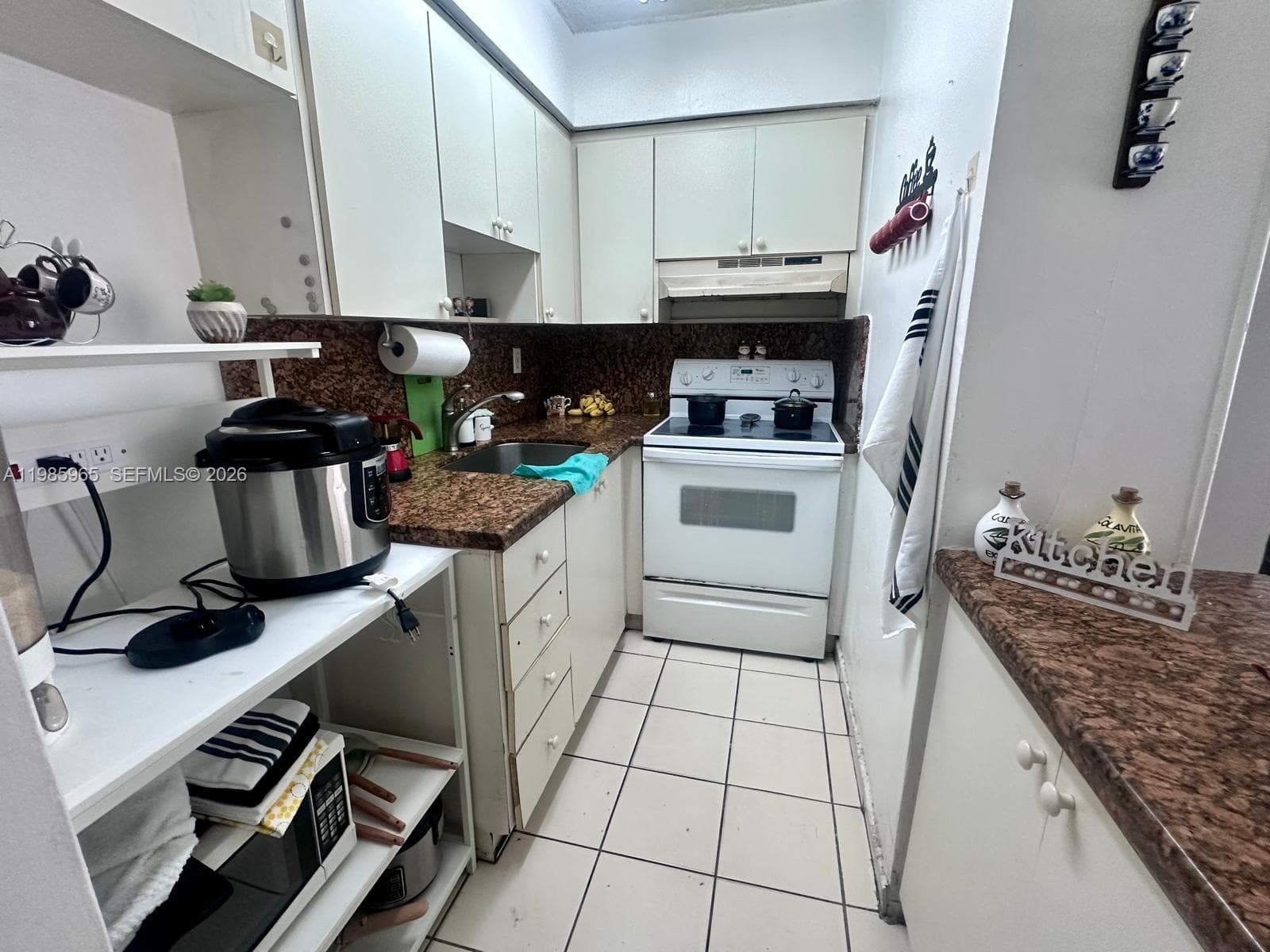 2385 NW 11th St # B16, Miami FL 33125