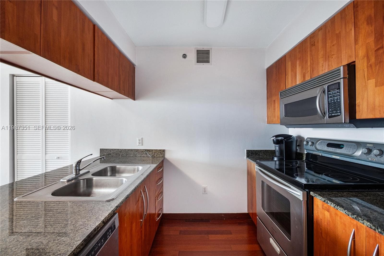 1200 Brickell Bay Dr # 2824, Miami FL 33131