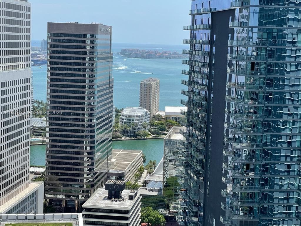 88 SW 7th St # 3609, Miami FL 33130