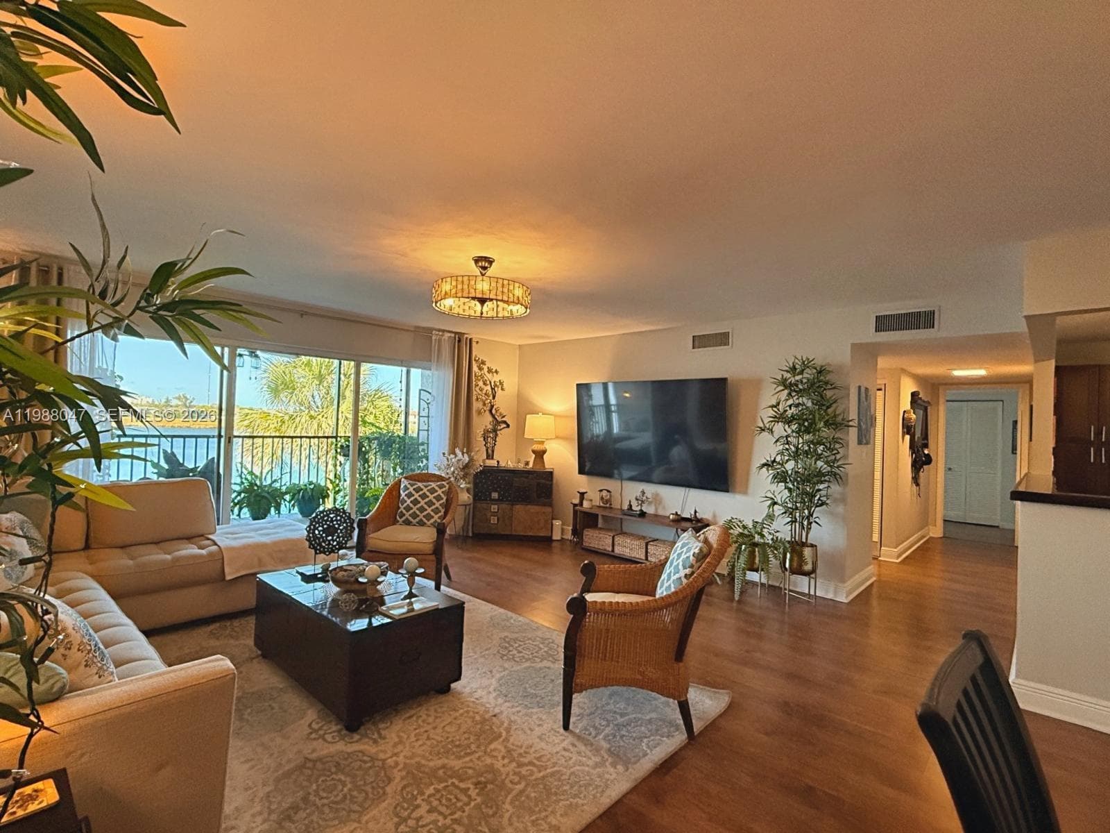 605 Ives Dairy Rd # 7, Miami FL 33179