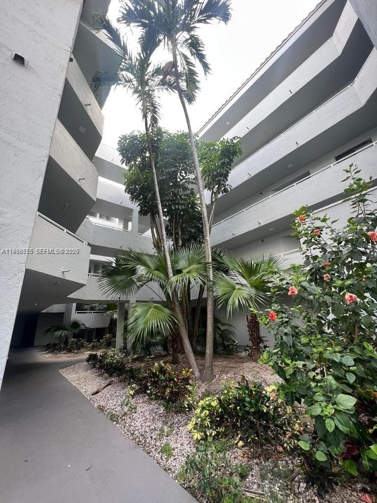 8215 SW 152nd Ave # 418, Miami FL 33193