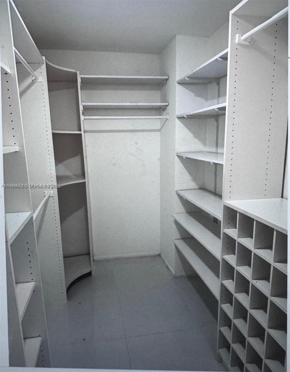 4000 Towerside Ter # 609, Miami FL 33138