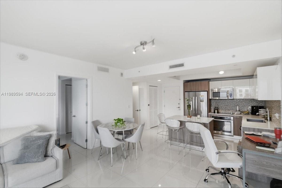 5300 Paseo Blvd # 1803, Doral FL 33166