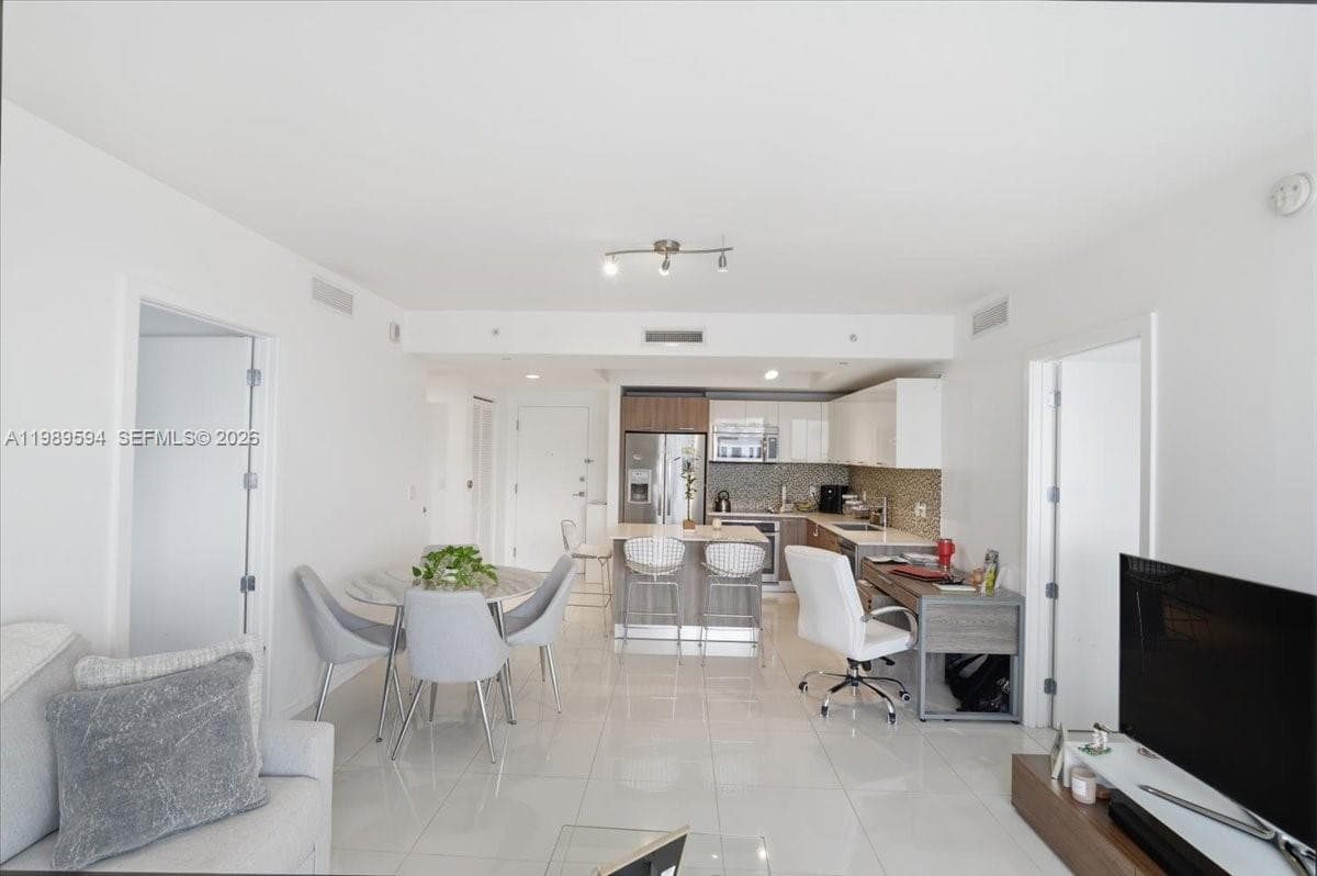 5300 Paseo Blvd # 1803, Doral FL 33166