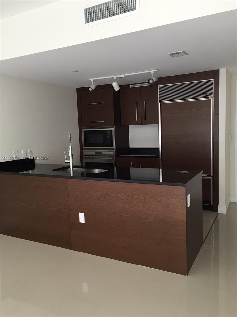 475 Brickell Ave # 5111, Miami FL 33131