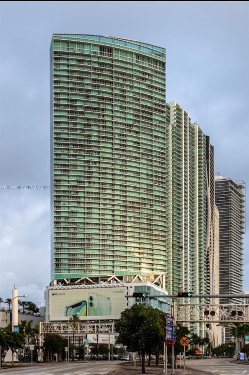 888 Biscayne Blvd # 1810, Miami FL 33132