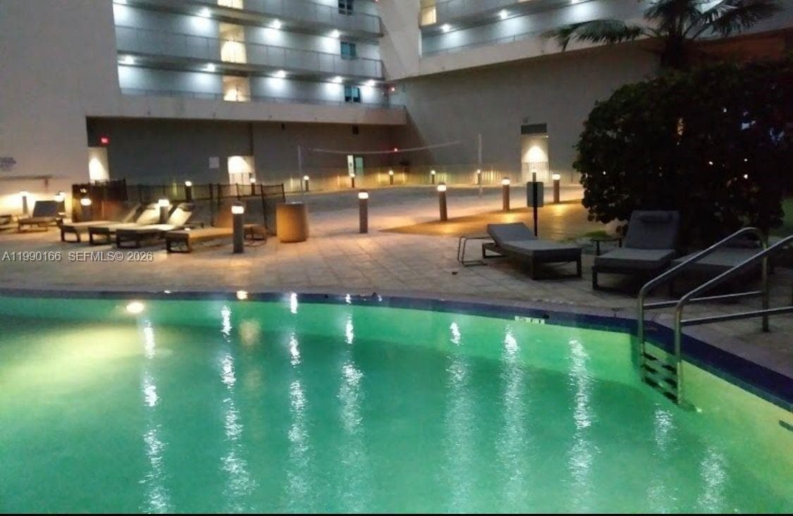 888 Biscayne Blvd # 1810, Miami FL 33132
