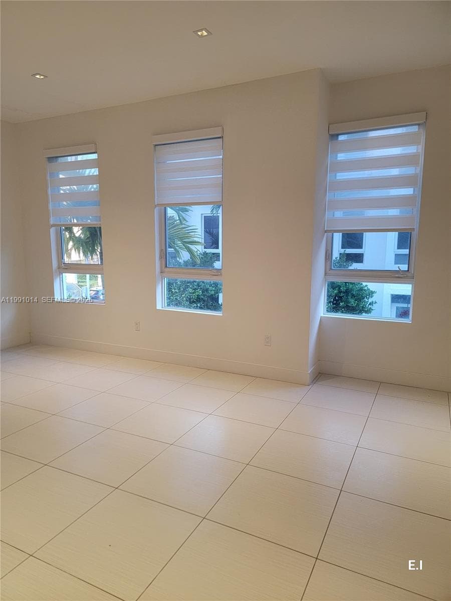 9133 NW 33rd St, Doral FL 33172