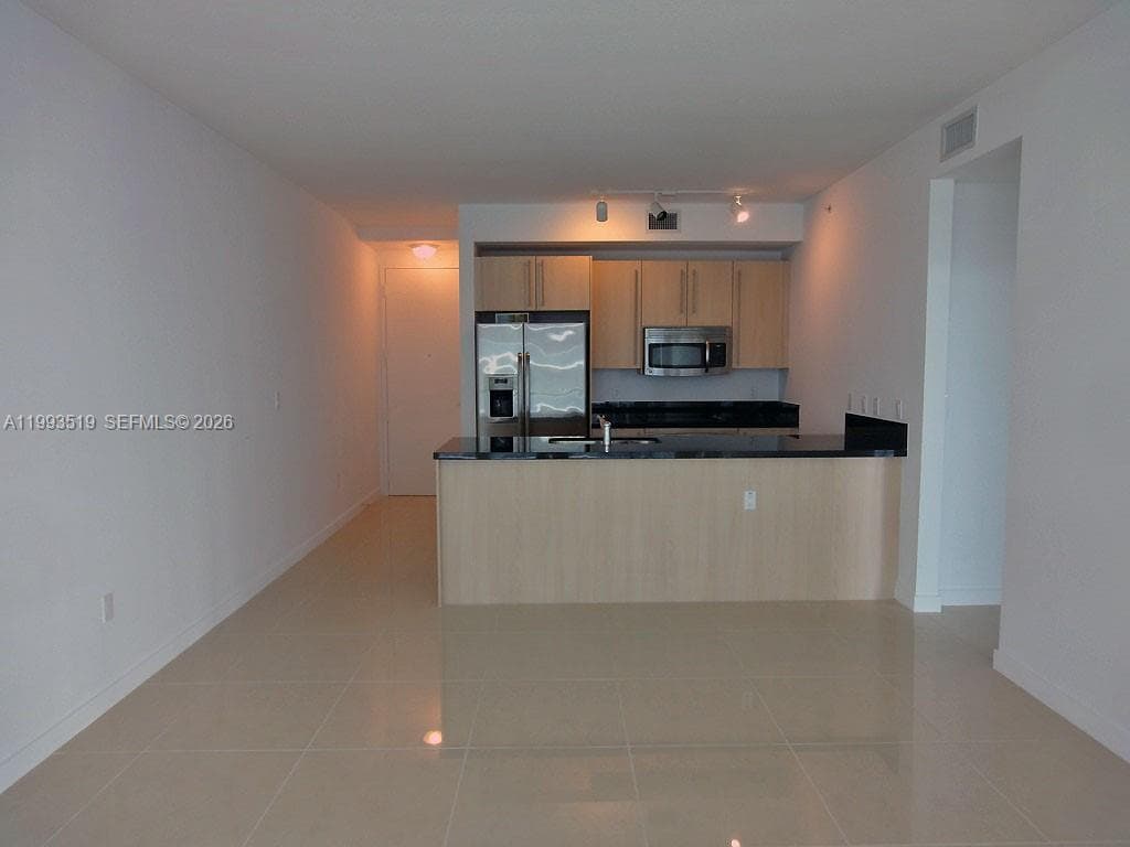 1111 SW 1 AV, Miami FL 33130