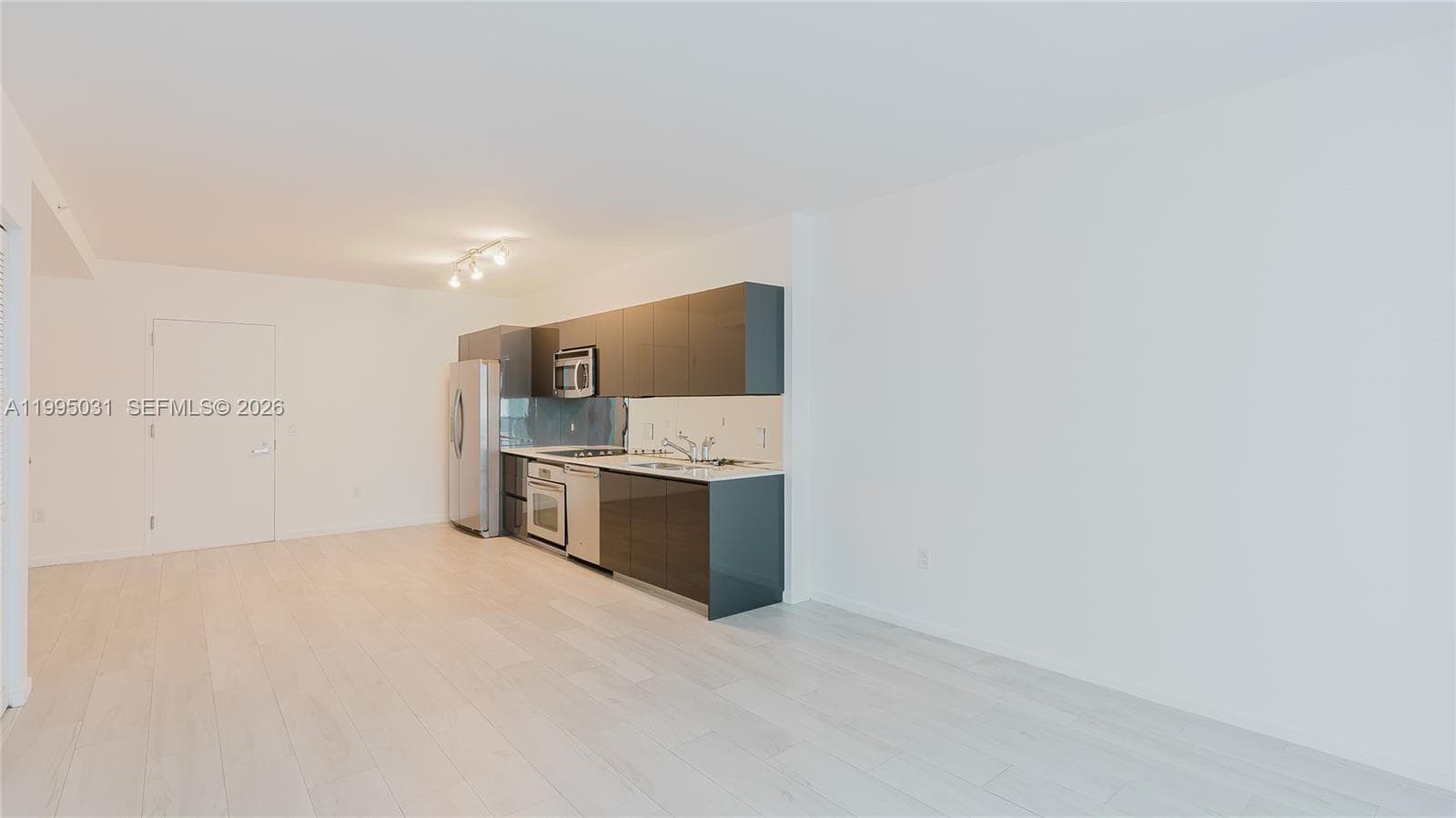 31 SE 6th St # 1906, Miami FL 33131