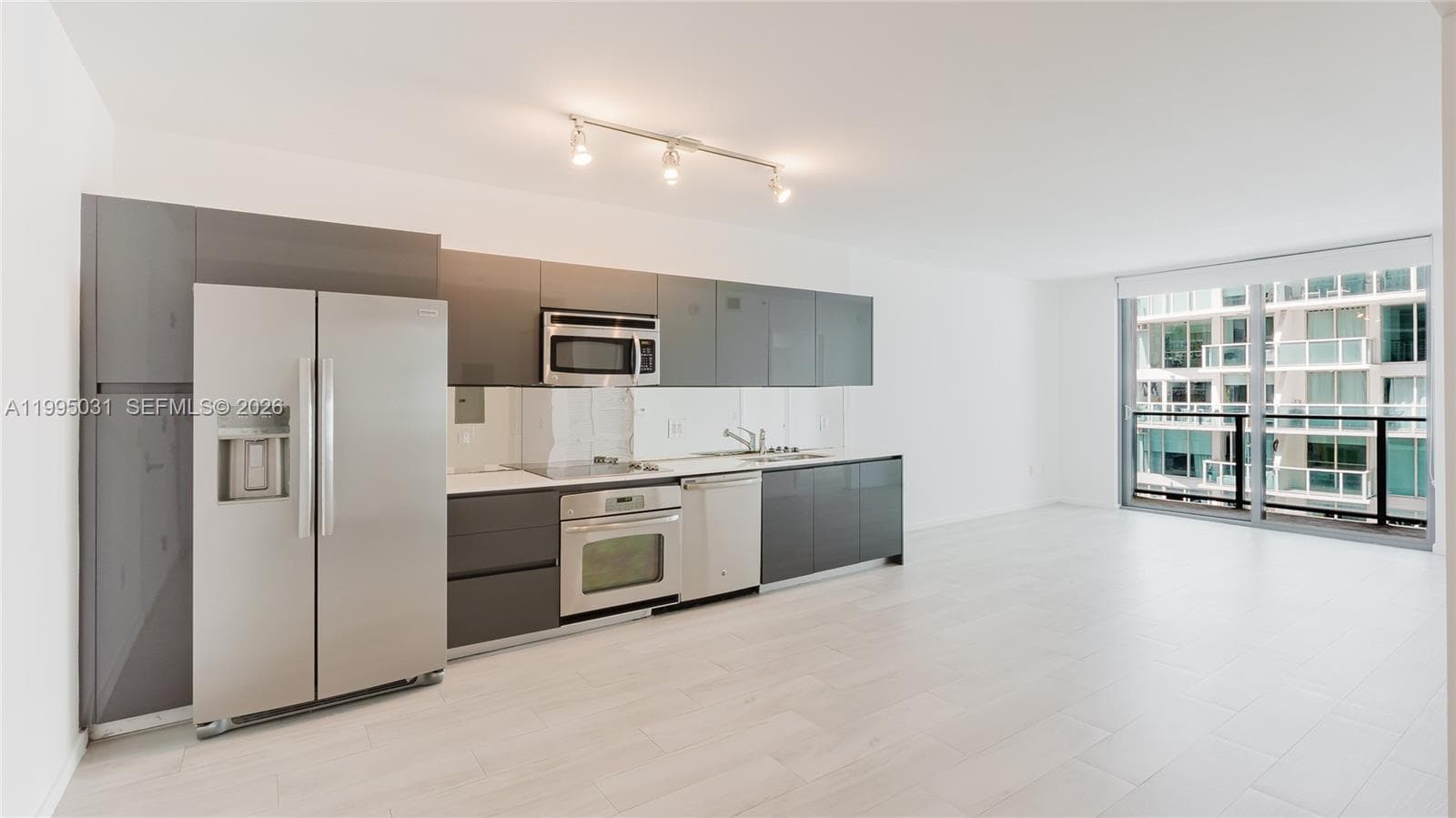 31 SE 6th St # 1906, Miami FL 33131