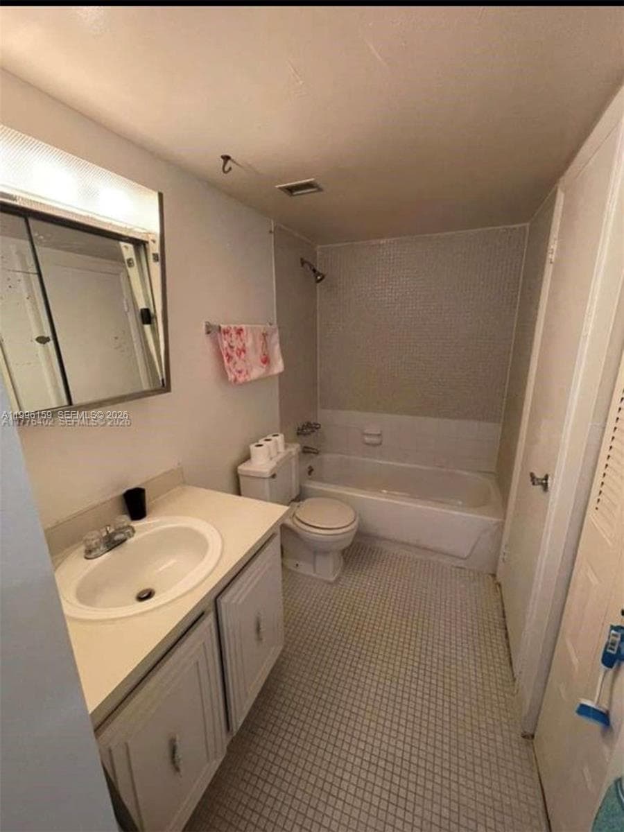 496 NW 165th St Rd # 611, Miami FL 33169
