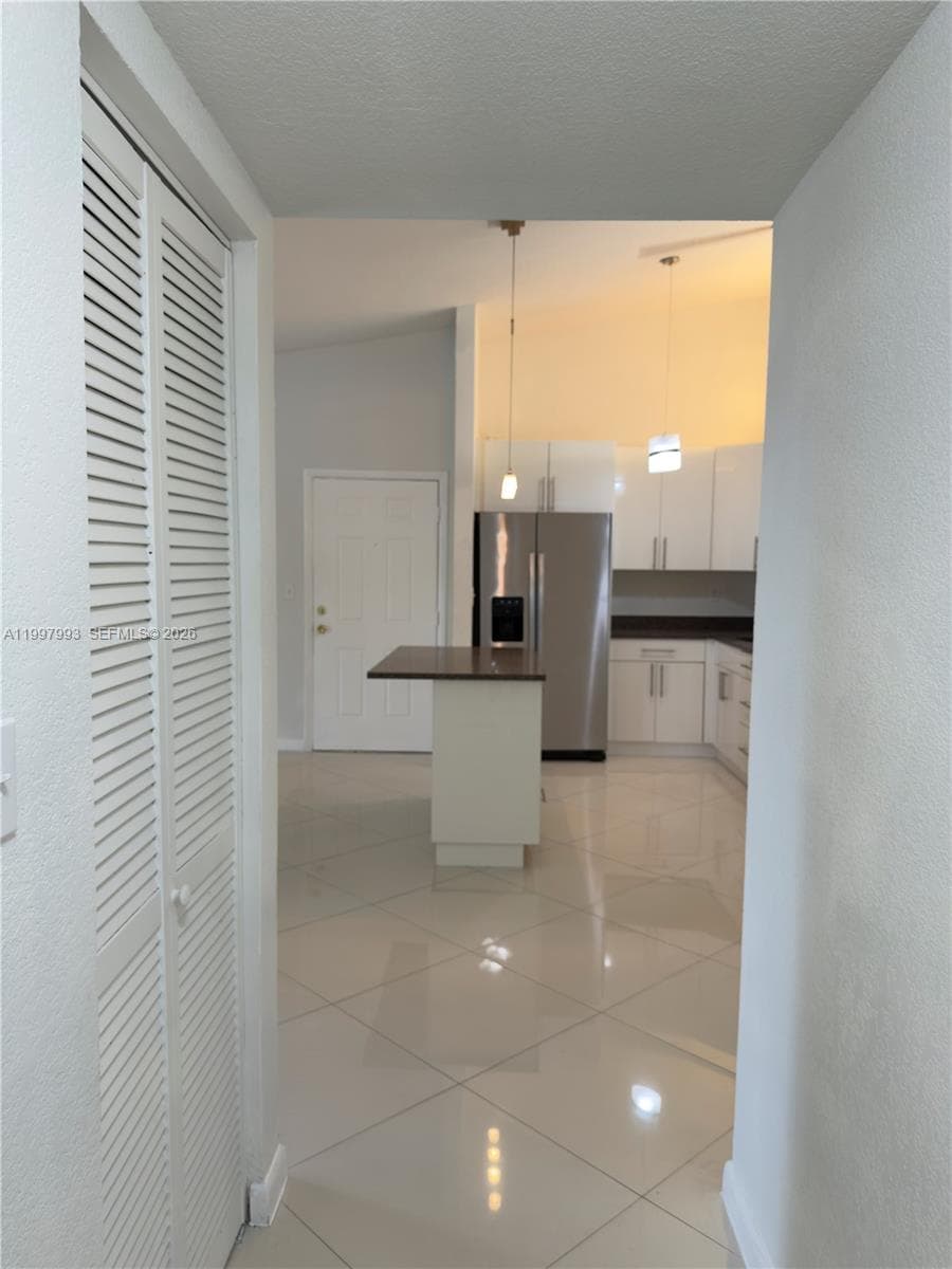 907 NE 199th St # 204, Miami FL 33179