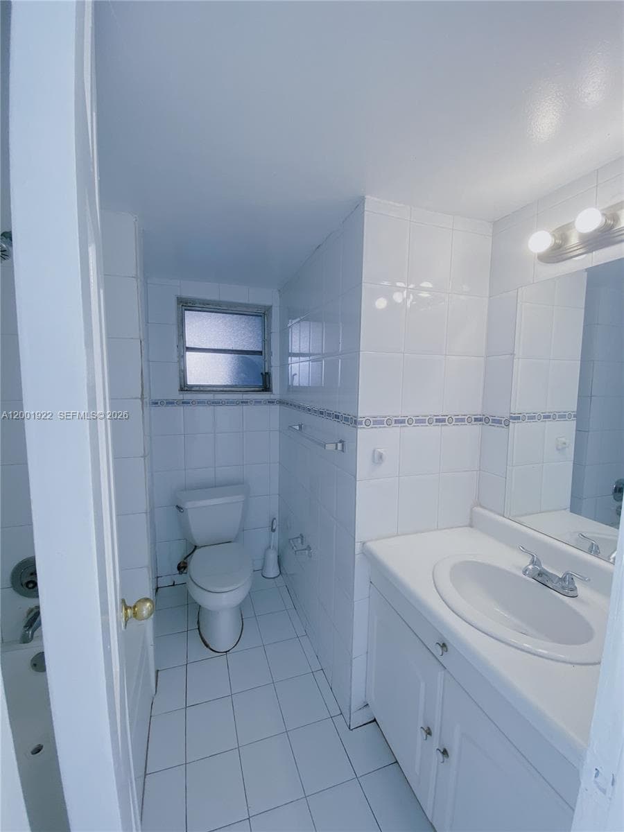 870 NW 87th Ave # 110, Miami FL 33172