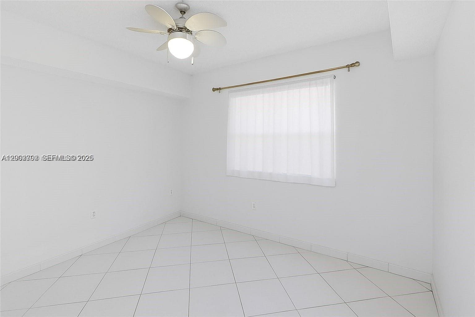 2600 Collins Ave # 405, Miami Beach FL 33140