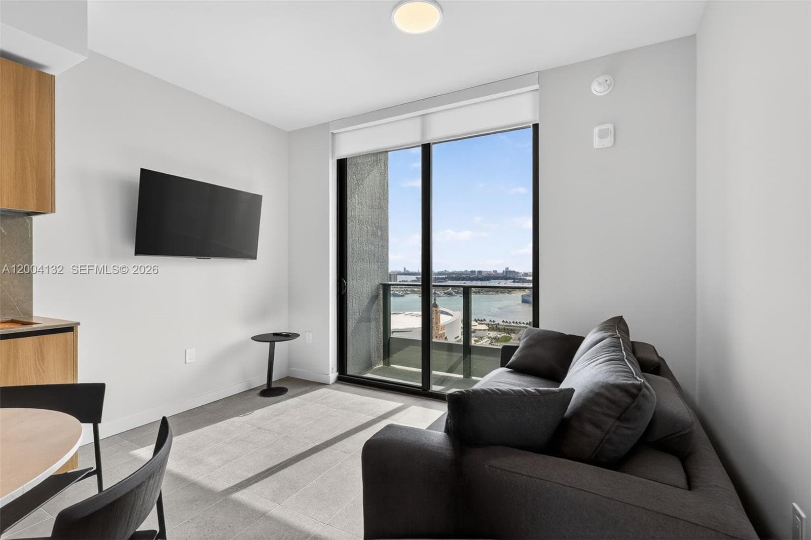 121 NE 5th Steet # 3313, Miami FL 33132