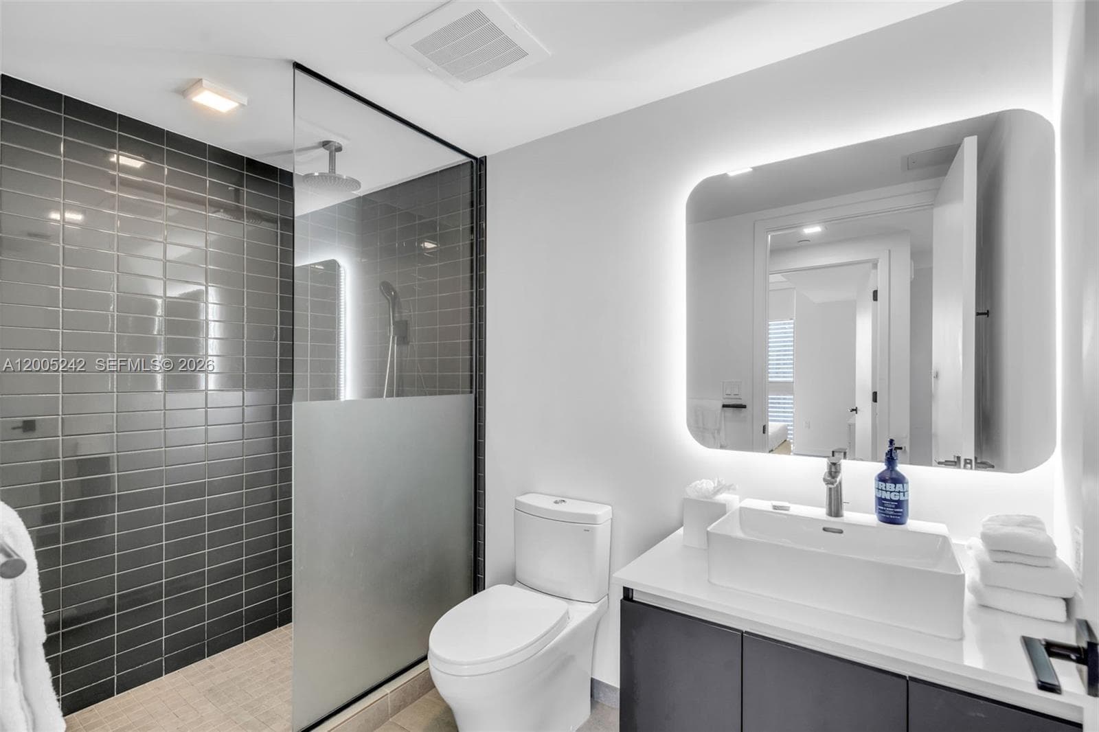 227 NE 2nd St # 2503, Miami FL 33132