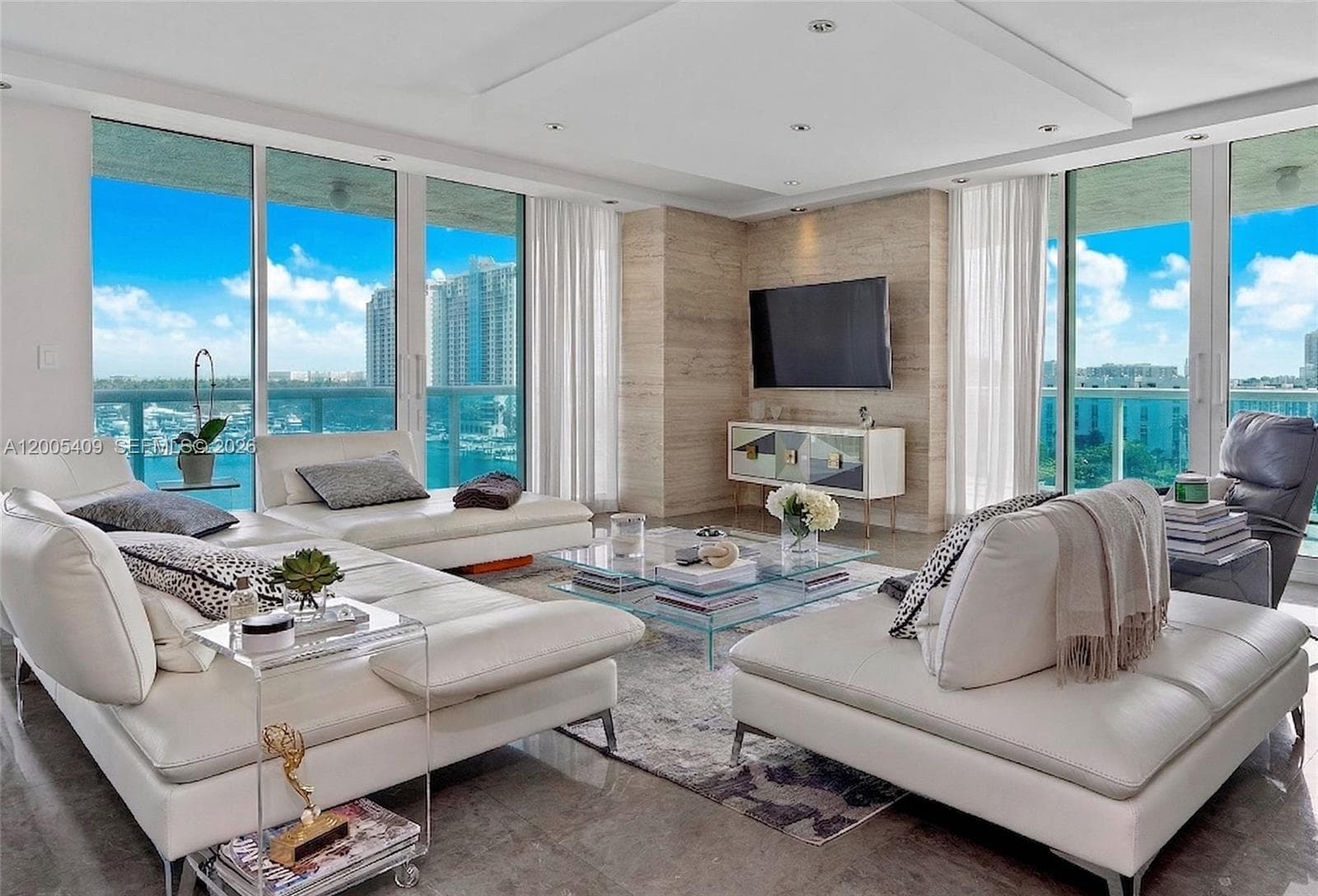 10 Venetian Way # 804, Miami Beach FL 33139