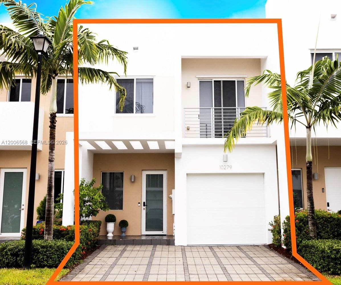 10279 NW 72nd St, Doral FL 33178
