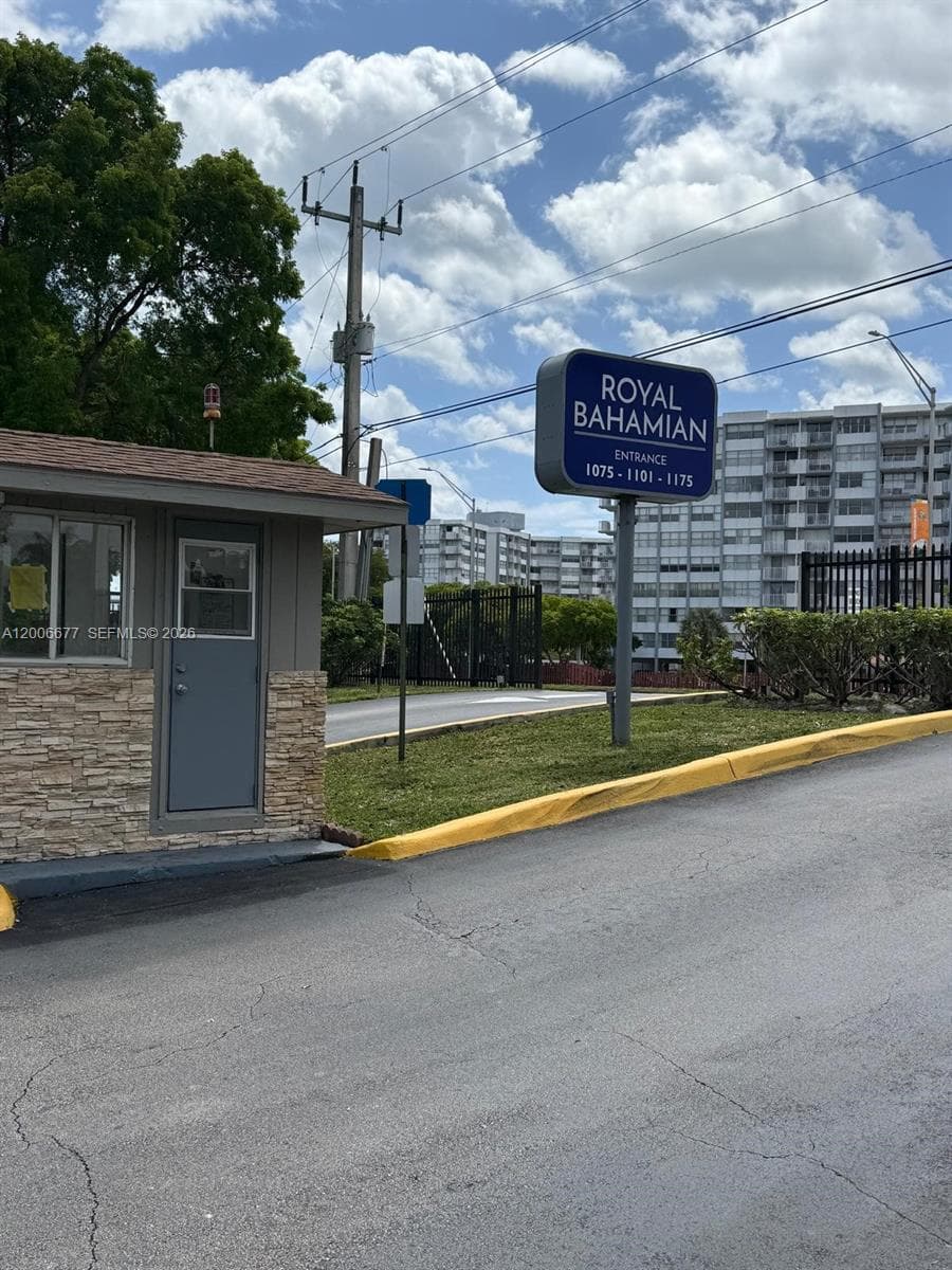 1175 NE Miami Gardens Dr # 703, Miami FL 33179