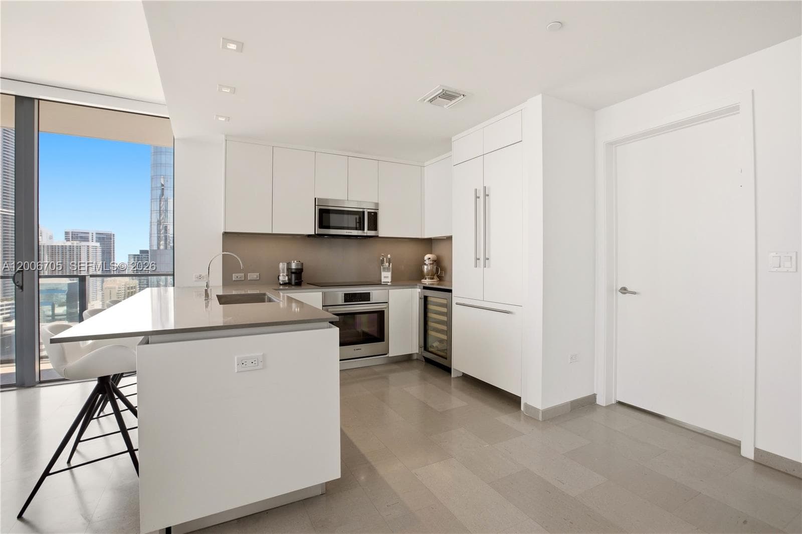 68 SE 6th St # 2701, Miami FL 33131