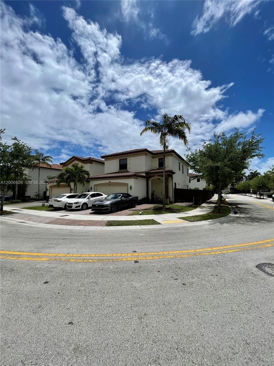 10086 NW 89th Ter, Doral FL 33178