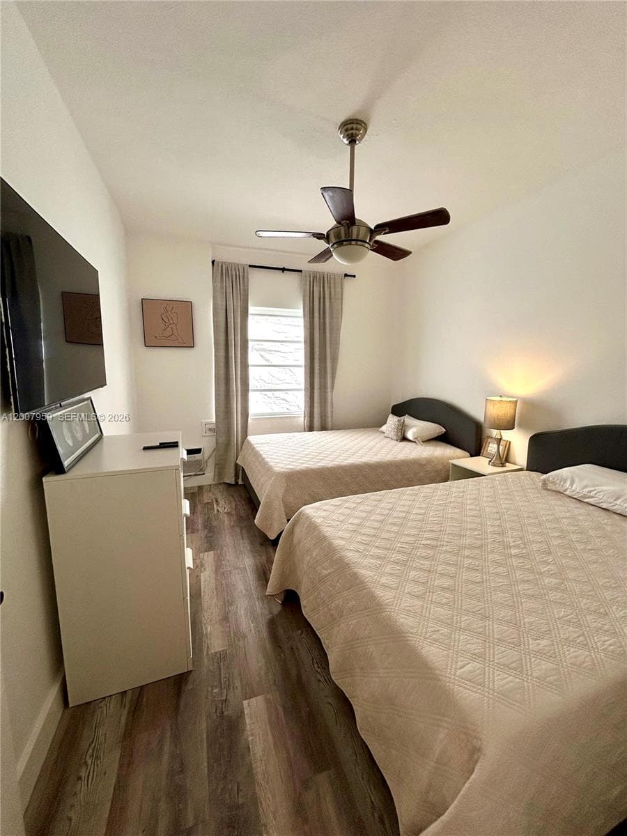 215 30th St # 17, Miami Beach FL 33140