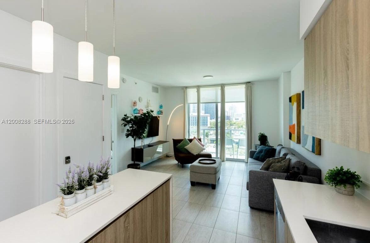 3900 Biscayne Blvd # 906, Miami FL 33137