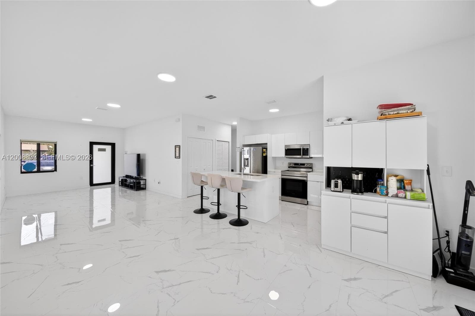 1864 NW 84th St, Miami FL 33147