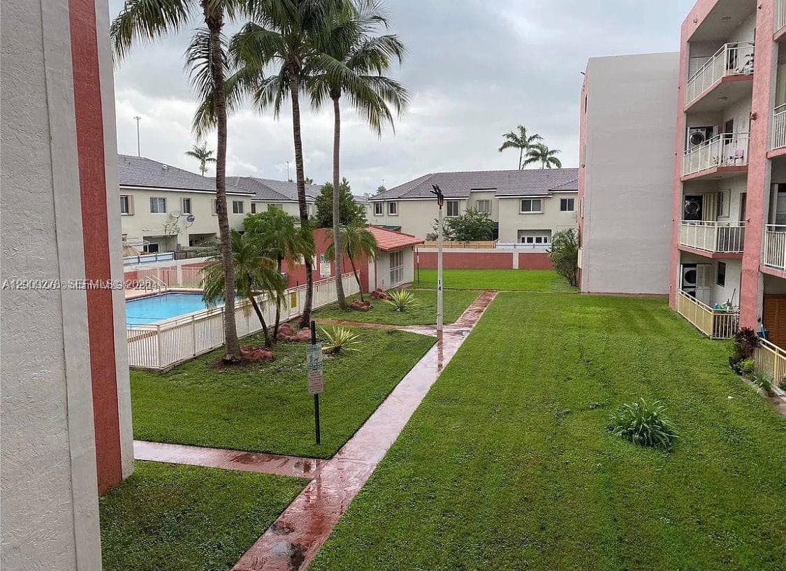 8425 NW 8th St # 306, Miami FL 33126