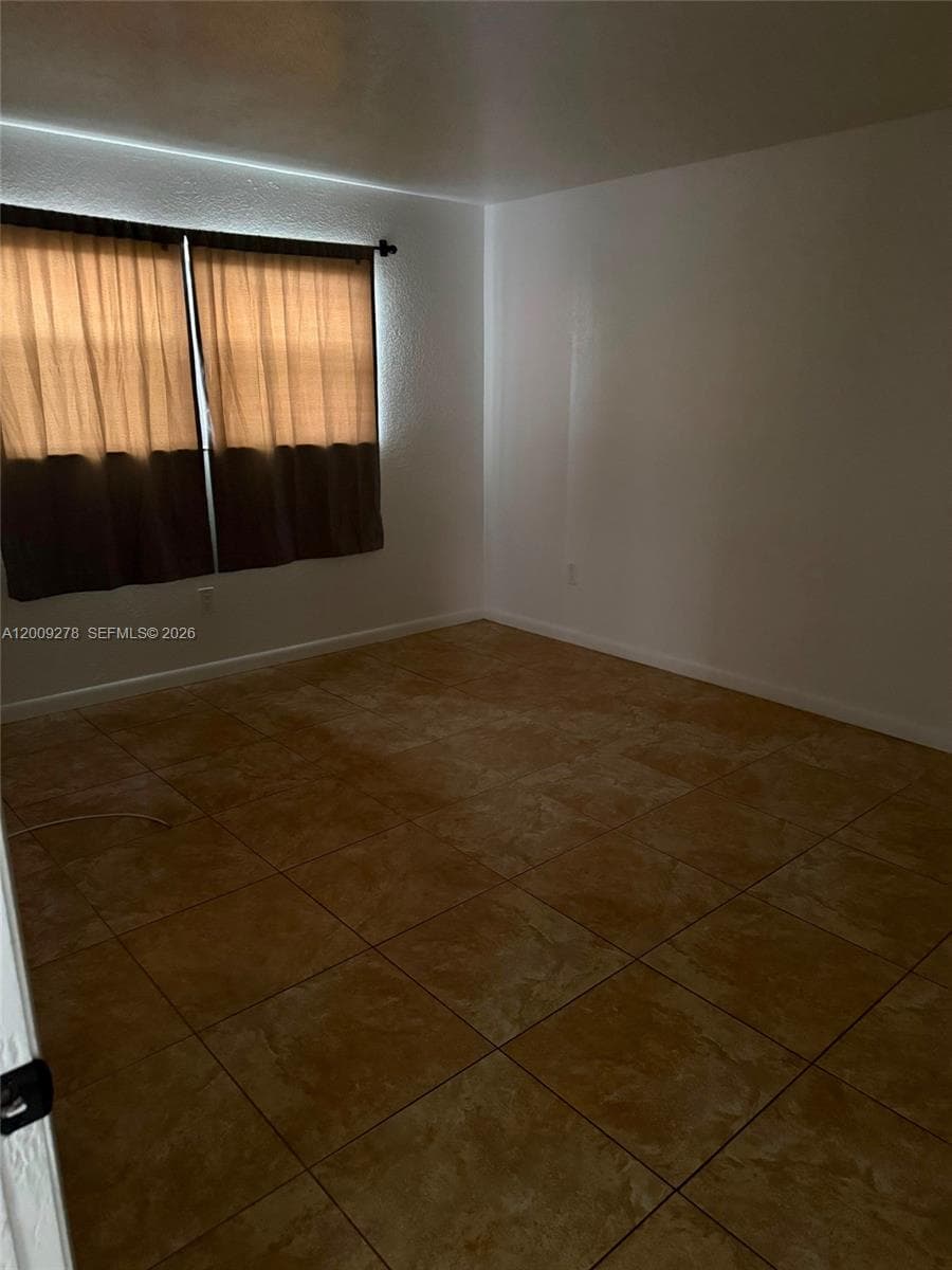 8425 NW 8th St # 306, Miami FL 33126