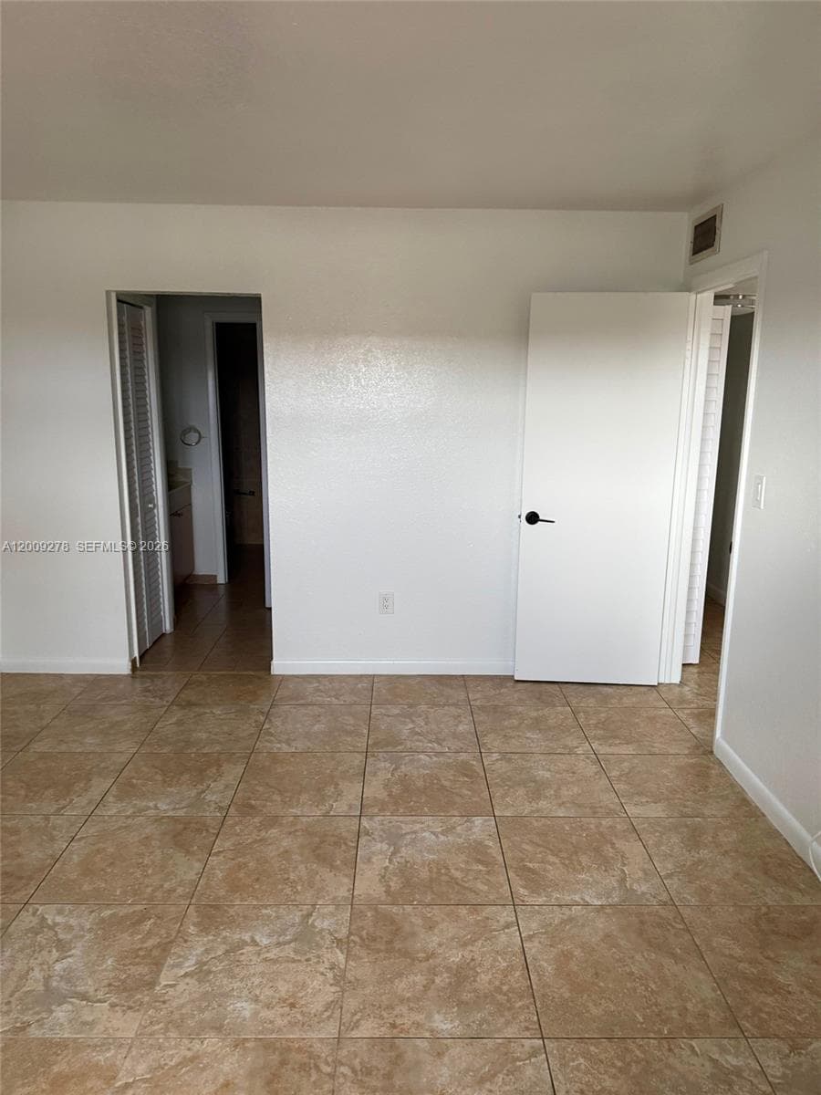 8425 NW 8th St # 306, Miami FL 33126