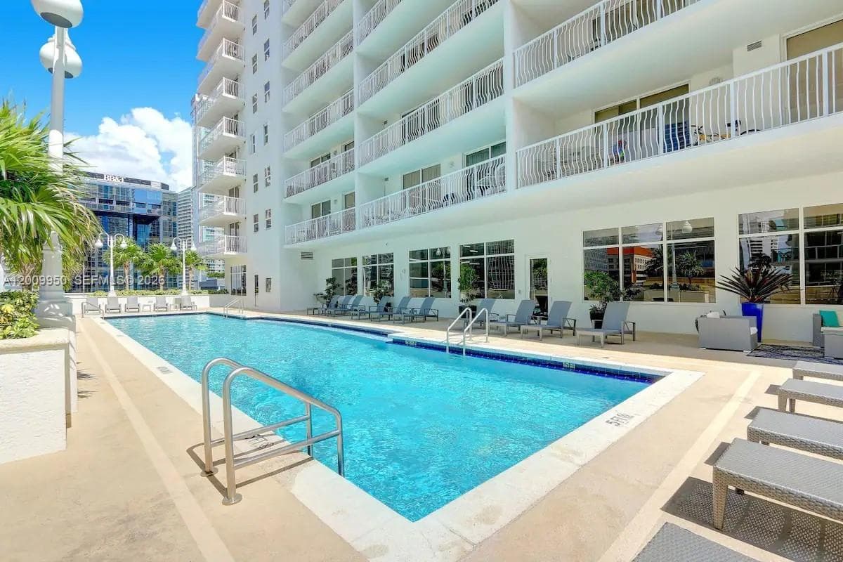 1200 Brickell Bay Dr # 1404, Miami FL 33131