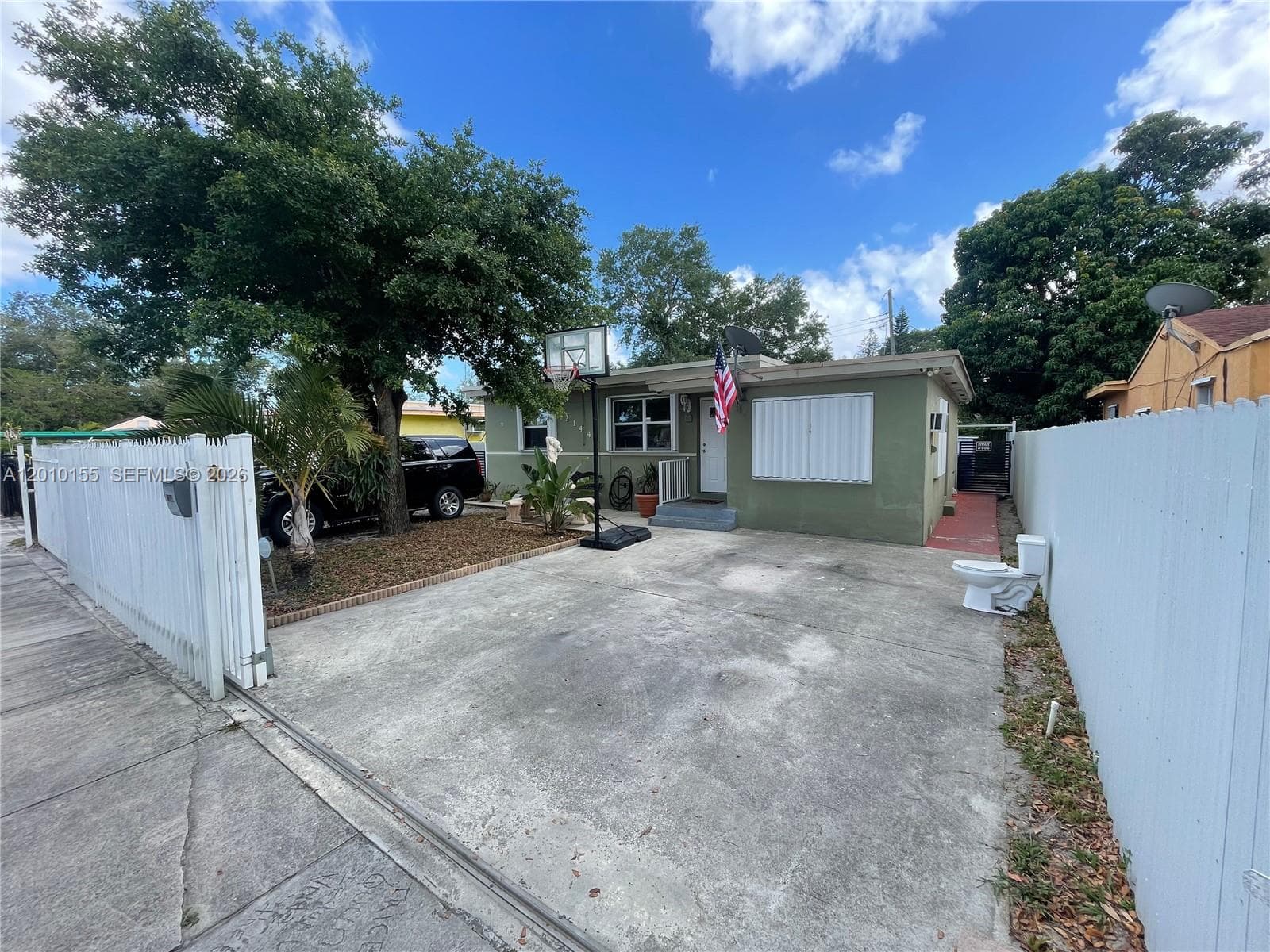 2144 NW 85th St, Miami FL 33147