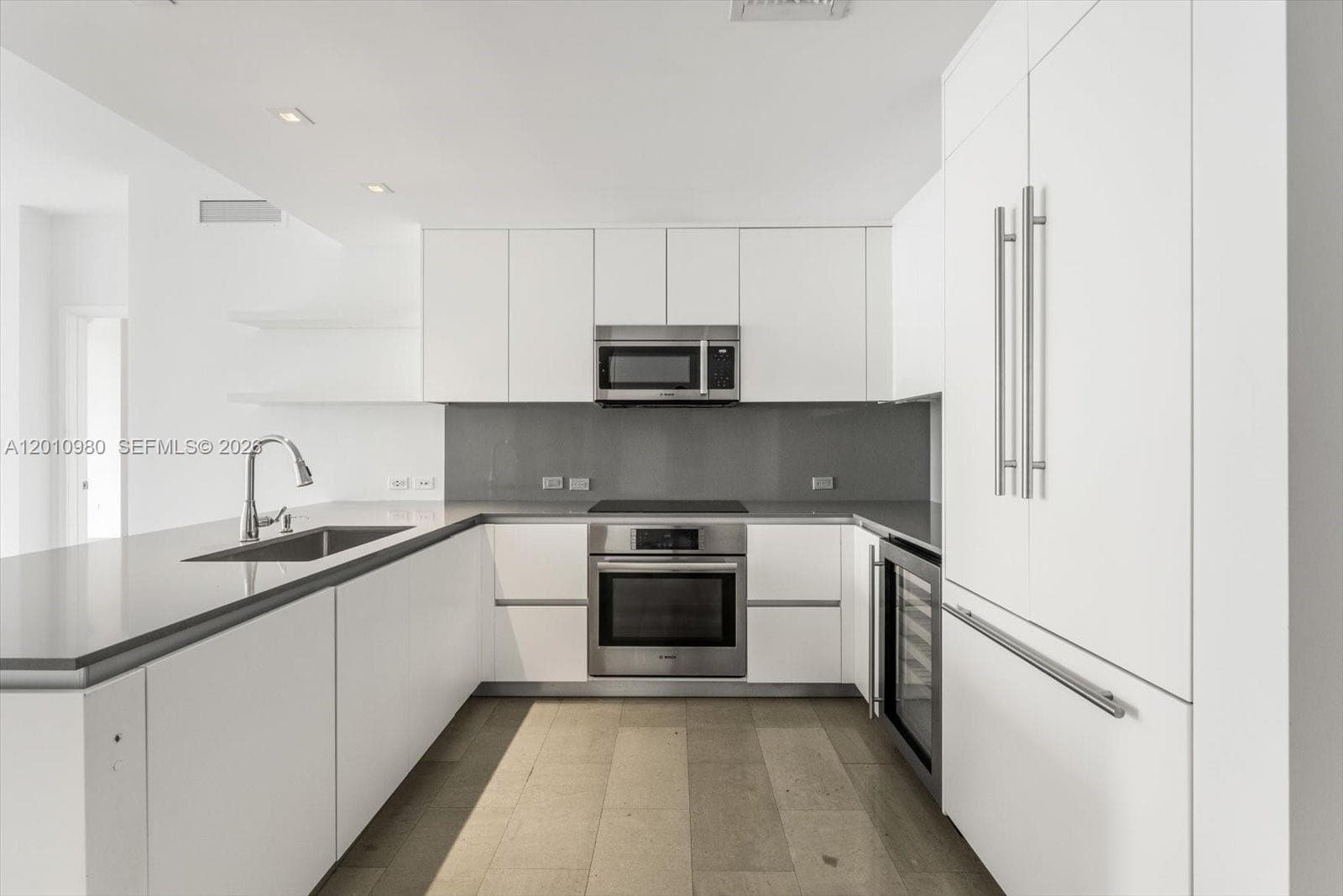 68 SE 6th St # 2304, Miami FL 33131