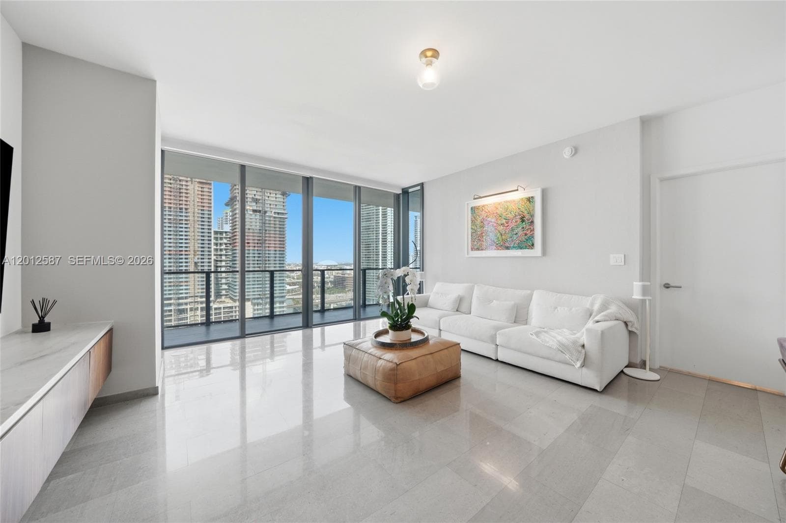68 SE 6th St # 1904, Miami FL 33131