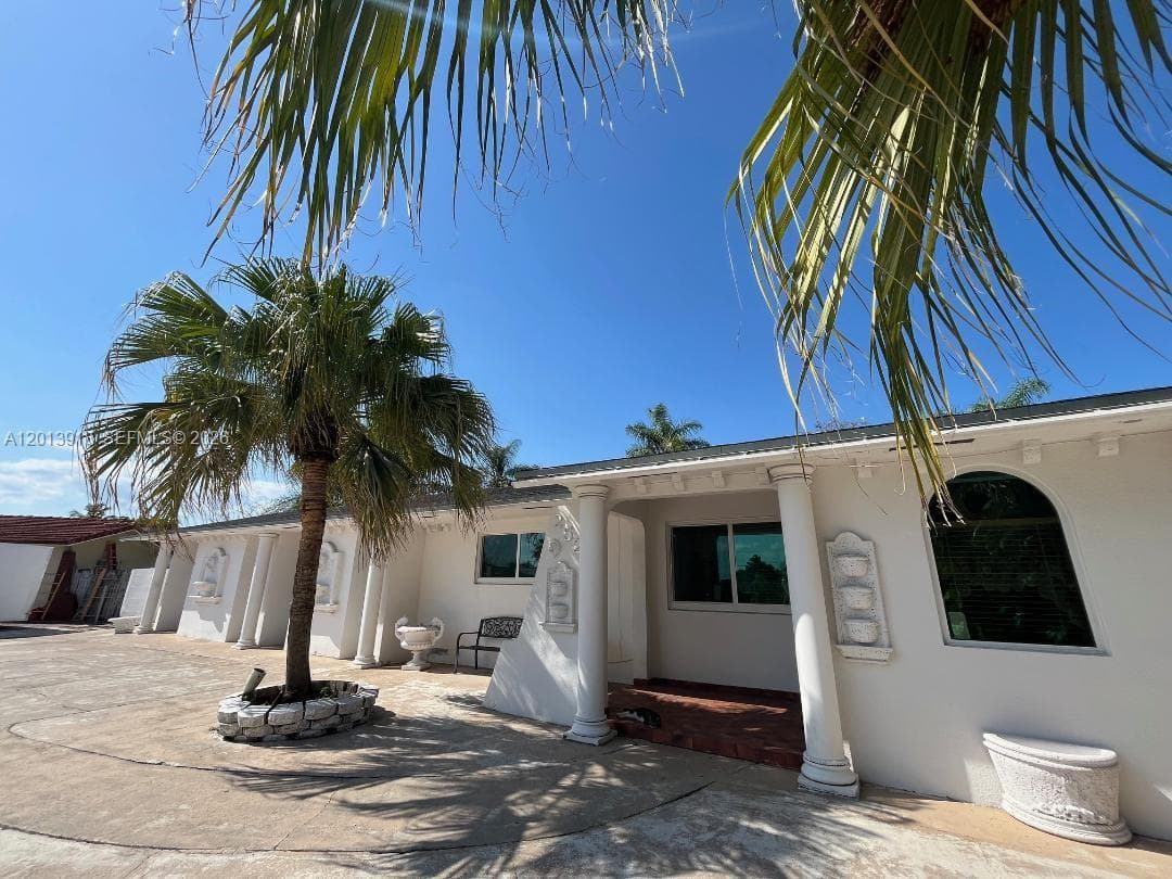 2525 SW 107th Ct, Miami FL 33165